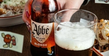 Underdog х ABBÉ: старт коллаборации с авторскими фритами прошел в культовом гастробаре